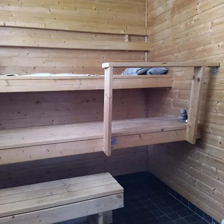 بيت للعطل House Maentyniemi